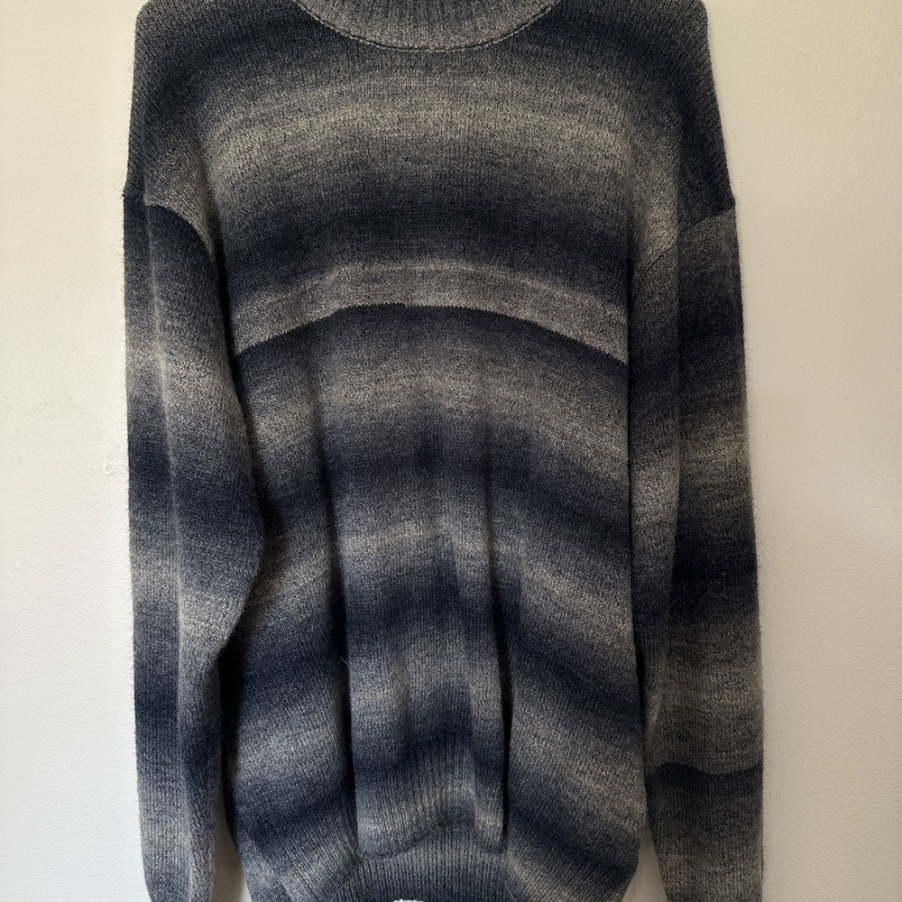 H&M Gray Turtleneck Sweater Classic Knit Design